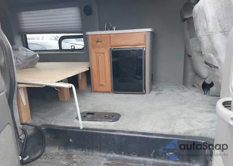 2000 Chevrolet Express Upfitter Pkg. z USA, uszkodzony, nr VIN 1GBFG15RXY1212577